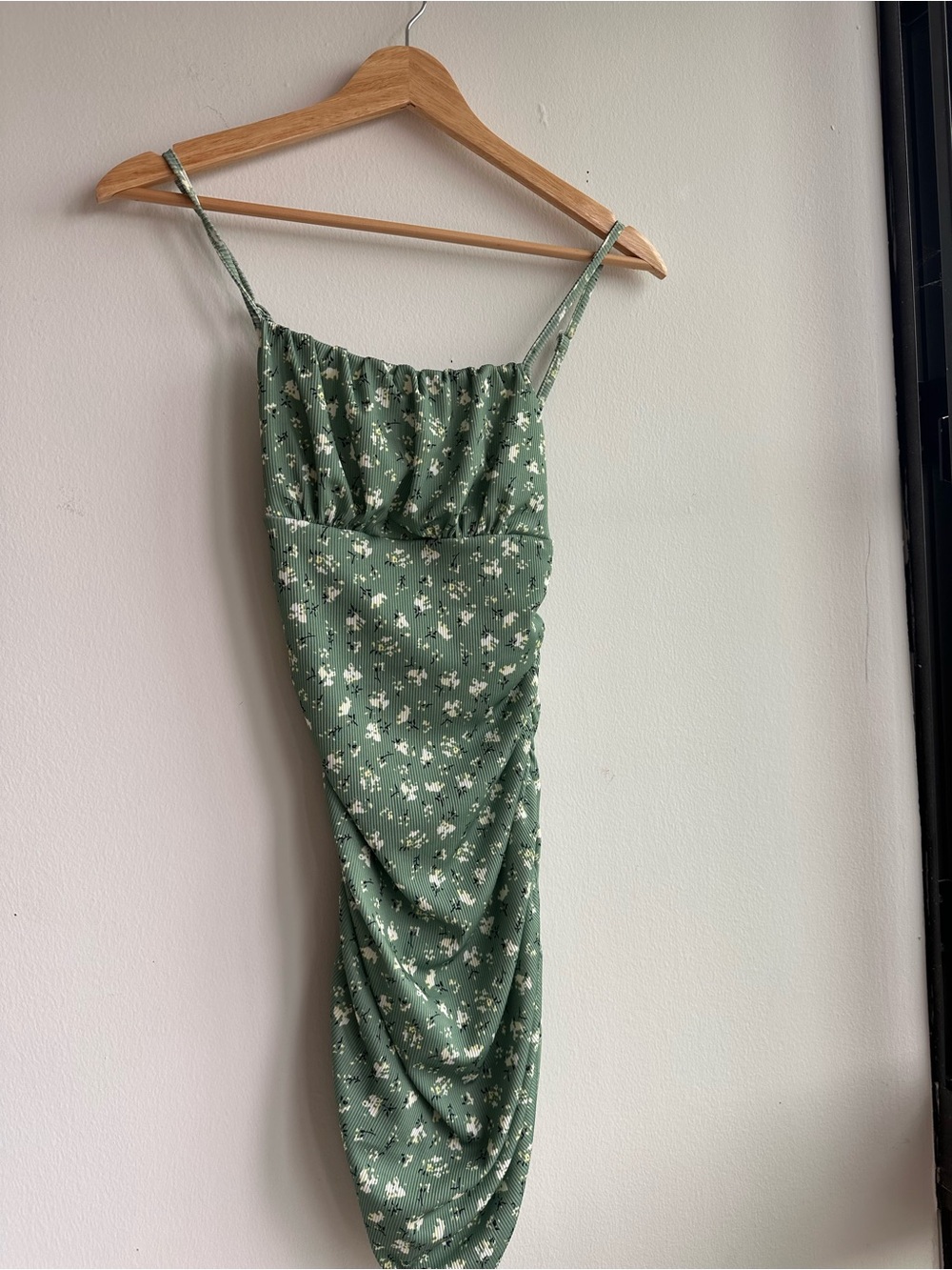 Green Floral Ruched Bodycon Dress - Brand: - Picture 6 of 8
